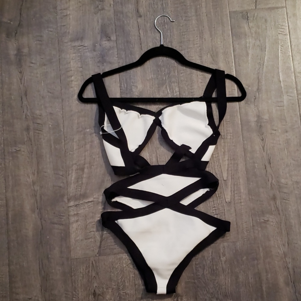 Bathing suit - Picture 2 of 2